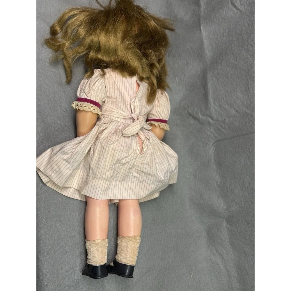 VTG Deluxe Reading Miss Beauty Parlor 24